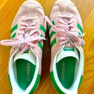 Adidas Gazelle Platform 7.5 pink